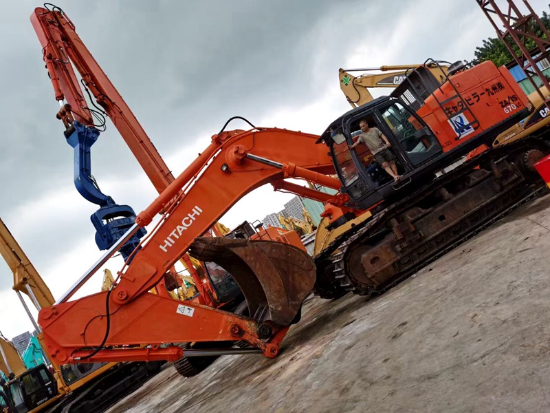 Used Hitachi ZX670