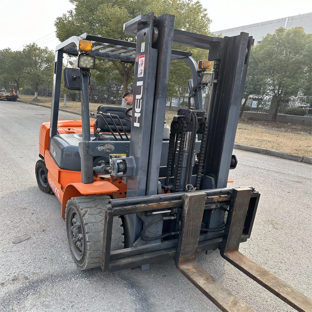 Small Design 3 Ton Perfect Working Condition Second-hand China Original HELI CPCD30 Diesel Forklift
