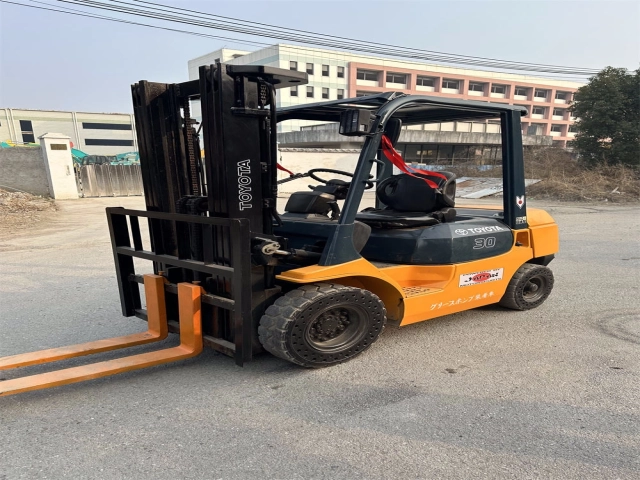 3 Ton Perfect Working Condition Second-hand Japan Original TOYOTA 62-7FDN30 Diesel Forklift