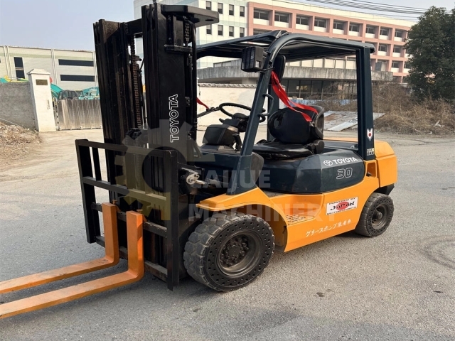 3 Ton Perfect Working Condition Second-hand Japan Original TOYOTA 62-7FDN30 Diesel Forklift