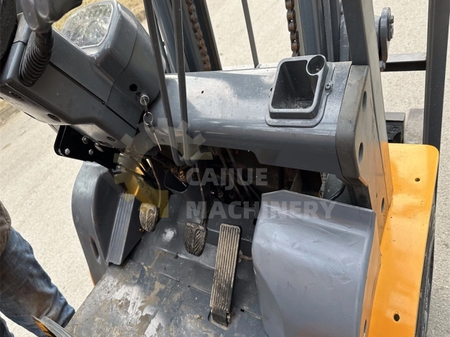 Cheap Price 3 Ton Year 2021 Perfect Working Condition Second-hand Japan Original TCM FD30ZT Diesel Forklift