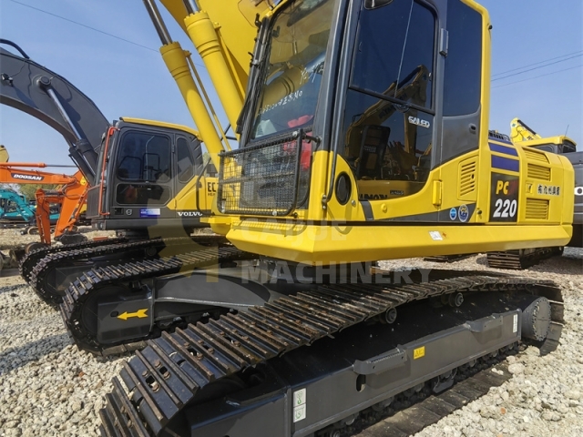 Used Komatsu PC220-8MO