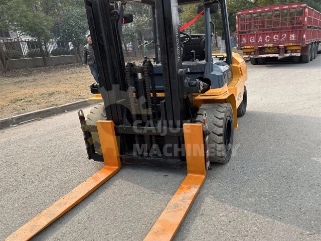 Best price 5ton diesel toyota forklift 7FDA50 7FD50 8FD50 forklift with 3 stages in good condition